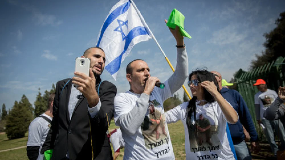 Supporters of Elor Azaria, the Israeli soldier convicted of manslaughter for shooting neutralized Palestinian terrorist Abdel Fattah al-Sharif last year in Hebron, demonstrate outside the Knesset March 15, 2017. Credit: Miriam Alster/Flash90.