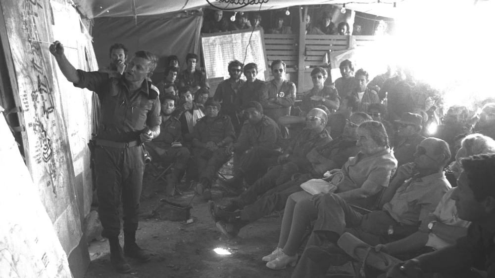 Golda Meir and Moshe Dayan Yom Kippur war