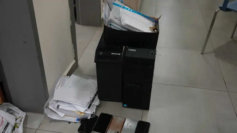 Police Seize Items in Hebron