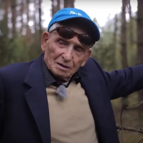 Aron Bielski visiting the location in modern-day Belarus where he and his brothers fought the Nazis and other pro-German forces during World War II. Source: Screenshot.