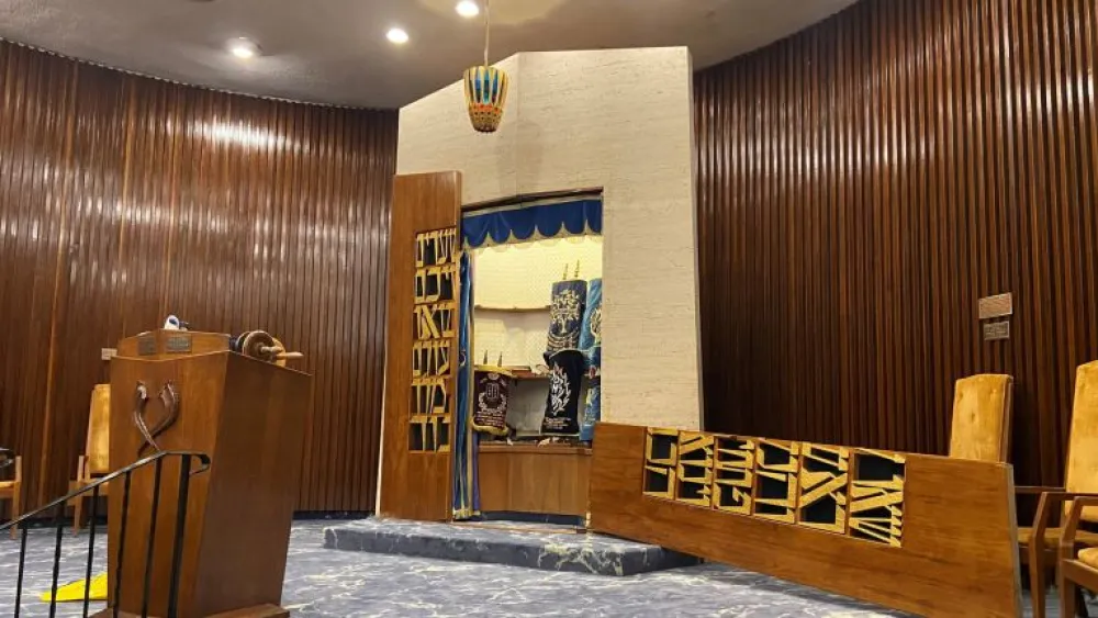 The broken door of the ark at the Chabad of the Beaches synagogue in Long Beach, N.Y., August 2021. Source: Rabbi Eli Goodman/Twitter.
