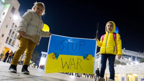 Children in Jerusalem demonstrating against the Russian invasion of Ukraine, Feb. 28, 2022. Photo by Olivier Fitoussi/Flash90.