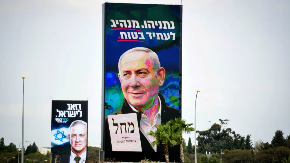 Election campaign billboards showing Israeli Prime Minister and head of the Likud Party Benjamin Netanyahu, and Blue and White head Benny Gantz, in Tel Aviv on Feb. 24, 2020. Photo by Flash90.