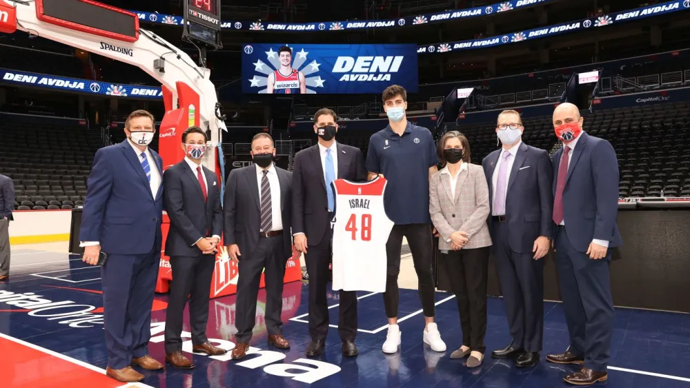 Deni Avdija (center right) poses with Israeli Ambassador to the United States Ron Dermer (center left) and other officials. Credit: WashingtonWizards.com.