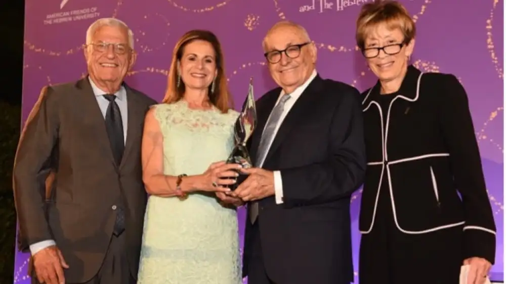 Roberta and Stanley Bogen (center) holding the AFHU Humanitarian Torch of Learning Award presented during the 14th Annual Bel Air Affaire at the iconic Papillon Estate in Beverly Hills. Honorary event chairs pictured here are Richard Ziman (far left) and Patricia L. Glaser (far right). Credit: Robert Lurie Photography.