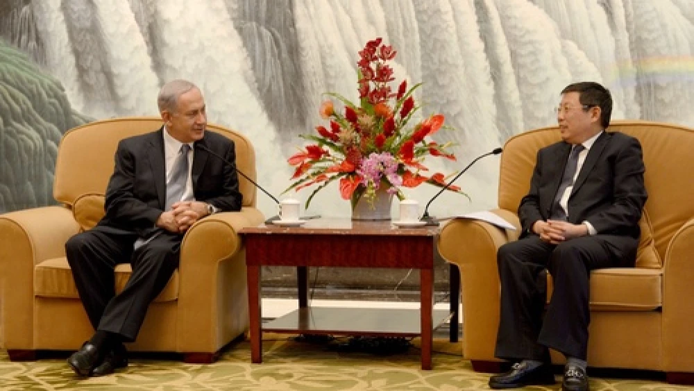 Click photo to download. Caption: Prime Minister of Israel Benjamin Netanyahu (L) meets with Mayor of Shanghai Yang Xiong (R) in Shanghai on May 7, 2013. Credit: Avi Ohayon/GPO/FLASH90.