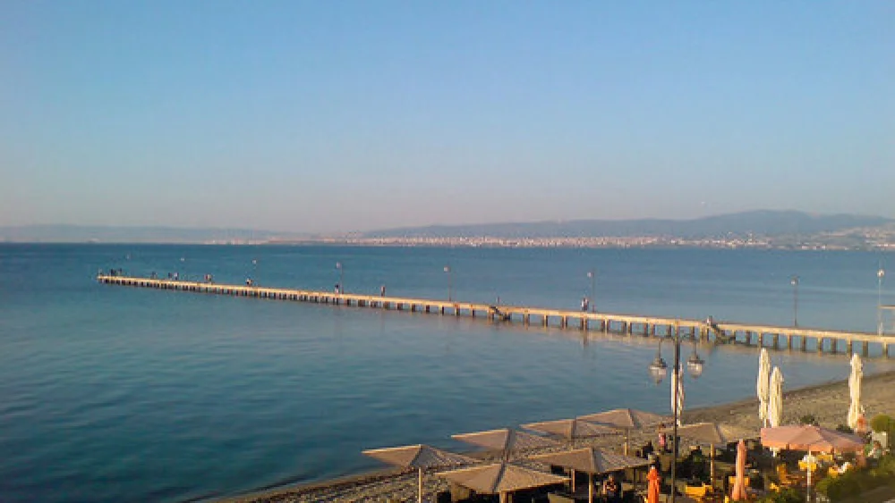 A view from the beach of Perea, Thessaloniki, Greece, home of a once thriving Jewish community. Credit: Wikimedia Commons.