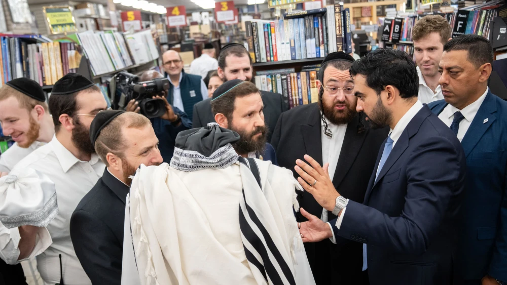 New York City Mayor Zohran Mamdani visits Eichler's Judiaca store in Borough Park, Brooklyn, Sept. 2, 2026. Credit: Ed Reed/Mayoral Photography Office.