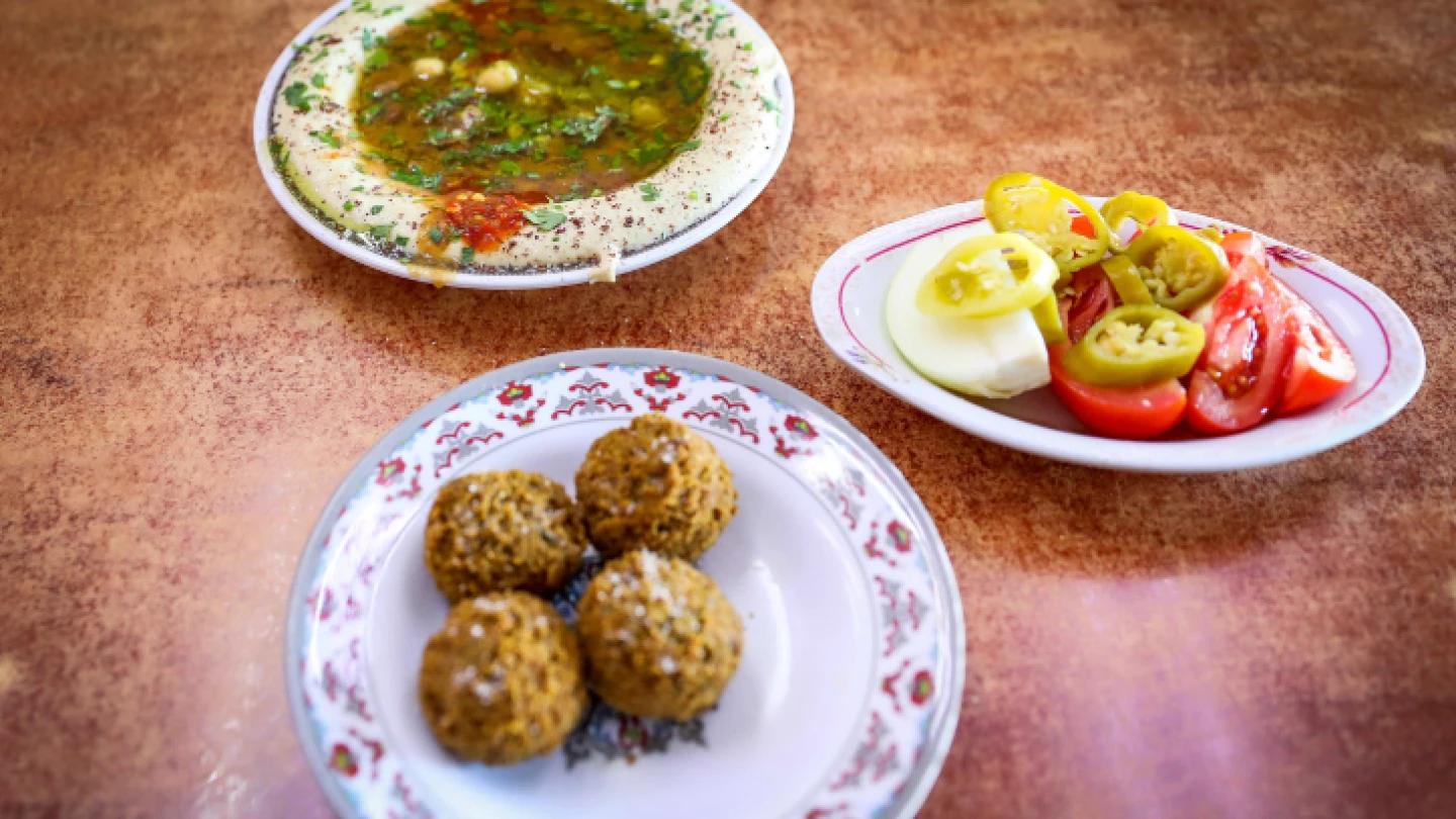 Hummus at a restaurant in the old city of Hebron, Aug. 16, 2022. Photo by Wisam Hashlamoun/Flash90.