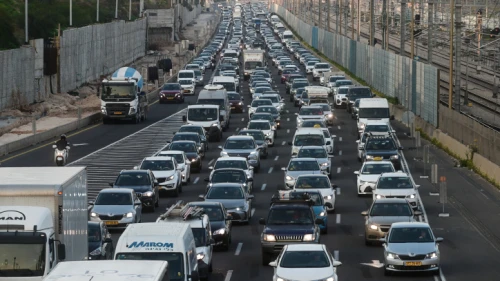 Traffic on the Ayalon Highway in Tel Aviv, Jan. 23, 2023. Photo by Avshalom Sassoni/Flash90.