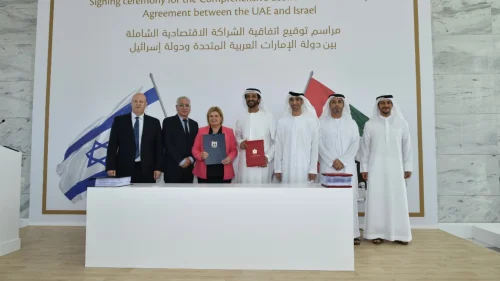 Israeli Economy Minister Orna Barbivai (third from left) and UAE Economy Minister Abdulla bin Touq Al Marri (fourth from left) at the signing of a free-trade agreement between Israel and the United Arab Emirates, in Dubai on May 30, 2022. Source: Twitter.