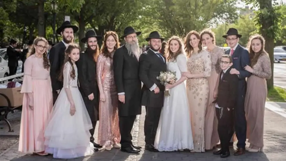 The Simons are the proud parents of nine children, some of whom are married. Credit: Chabad.org/News.