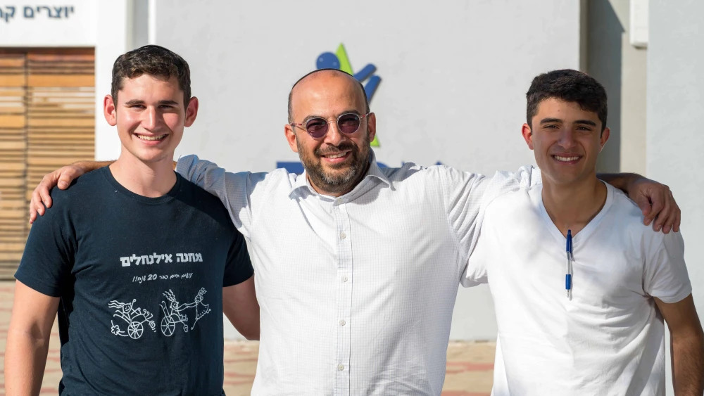 Amit teacher and students