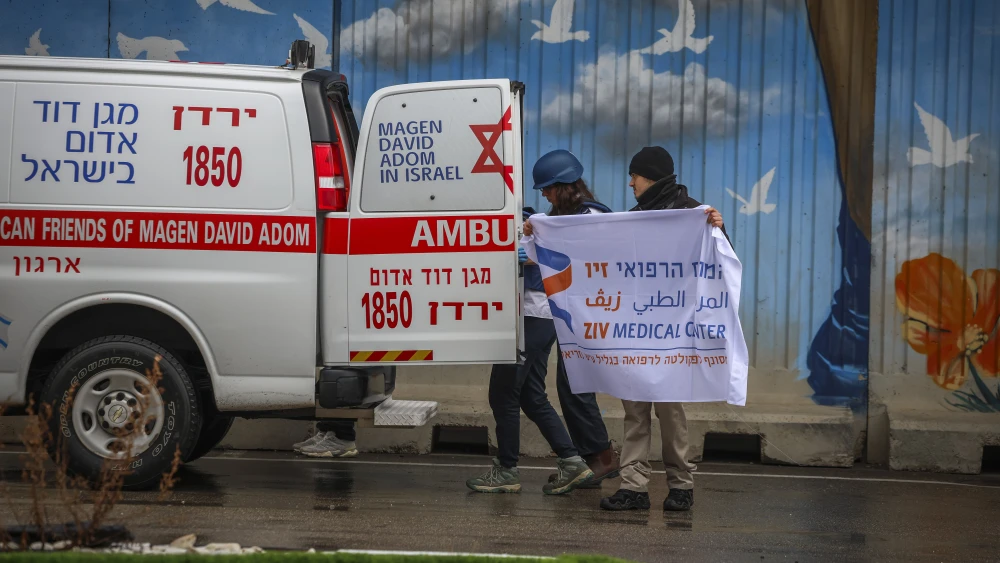 People injured in a Hezbollah rocket attack on the northern Israeli city of Kiryat Shmona arrive at Ziv Medical Center in Safed, March 23, 2026. Photo by David Cohen/Flash90.