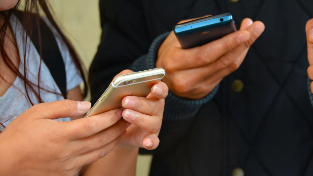 Israelphones Shin Bet, cops probe theft of 800 Gazan phones from storage - Israel ...