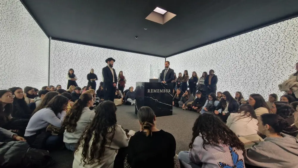 Rav Haim Shetrit and Gabriel Senderowicz speak with Portuguese schoolchildren visiting the Holocaust Museum of Porto