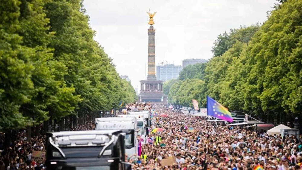 Hundreds of thousands of revelers attend the Gay Pride Parade in Berlin on July 26, 2025. Credit: Courtesy of the Municipality of Berlin.