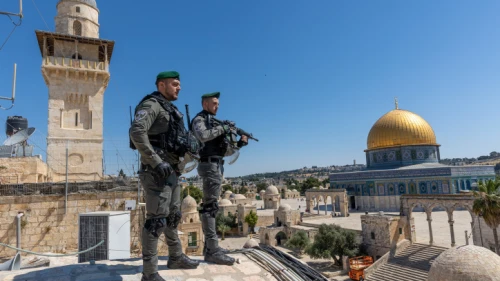 Israeli Border Police officers stand guard over the Temple Mount in Jerusalem, May 25, 2022. Photo by Yossi Aloni/Flash90.