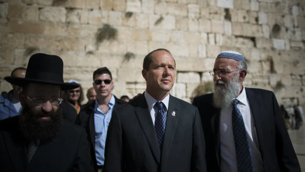 Jerusalem Mayor Nir Barkat (second from right) visits the Western Wall in the Israeli capital’s Old City, Oct. 22, 2013. Credit: Yonatan Sindel/Flash90.