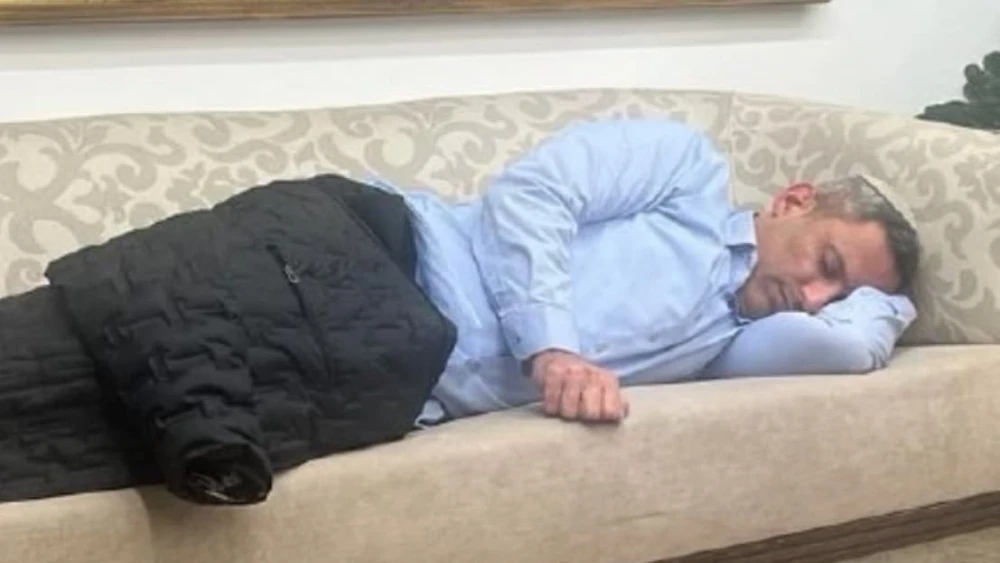 Sderot Mayor Alon Davidi sleeps on a couch at the Prime Minister's Office in Jerusalem, Feb. 5, 2024. Source: X.