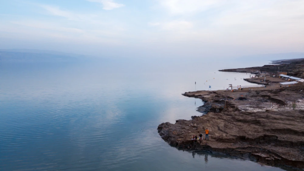 People camp on the shores of the Dead Sea, March 2, 2018. Photo by Matanya Tausig/Flash90.