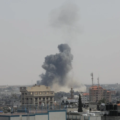 Smoke rises in Gaza City after strikes by Israeli aircraft, May 10, 2023. Photo by Abed Rahim Khatib/Flash90.