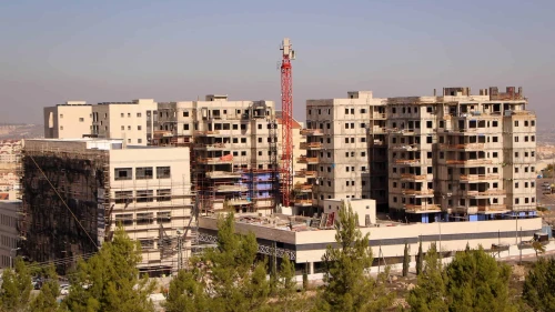 Construction of a new apartment building in the Israeli city of Efrat, in the Gush Etzion region of Judea, Dec. 1, 2020. Photo by Gershon Elinson/Flash90.