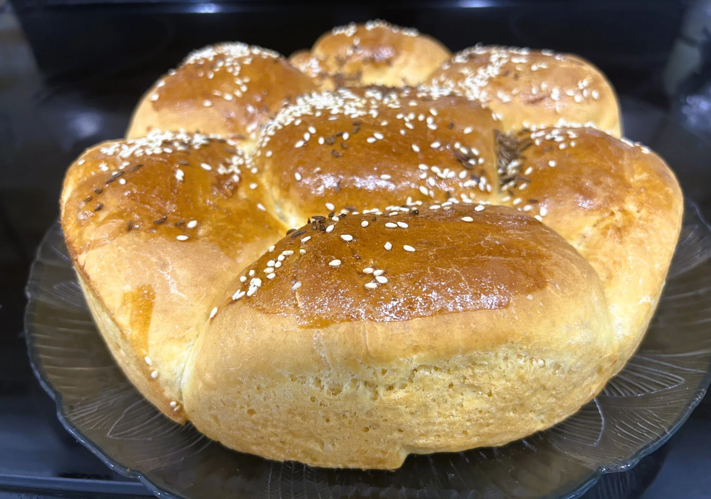Crown Challah. Photo by Ethel G. Hofman.