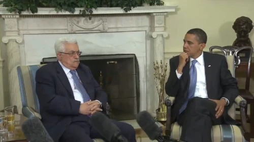 Mahmoud Abbas and Barack Obama meet in the Oval Office. Credit: White House.