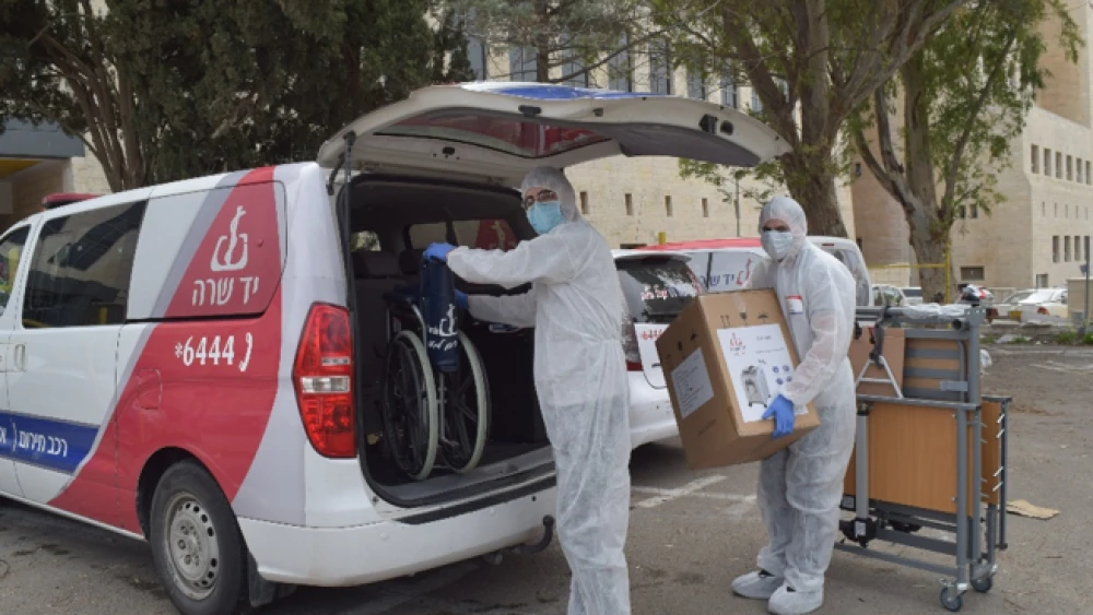 Yad Sarah volunteers in protective gear distribute medical equipment to individuals under mandatory 14-day quarantine in Israel due to possible coronavirus infection, on March 10, 2020. Credit: Yad Sarah.