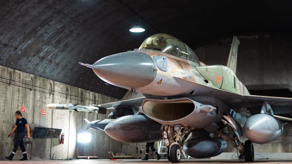 An Israeli Air Force fighter jet prepares to attack Houthi terrorist infrastructure in Yemen, July 7, 2025. Credit: IDF.