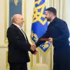 Natan Sharansky, left, shakes hands with Ukrainian Presudent Volodymyr Zelenskyy in Kyiv, Ukraine on Aug. 25, 2026. Photo courtesy of the Babyn Yar Holocaust Memorial Center. 