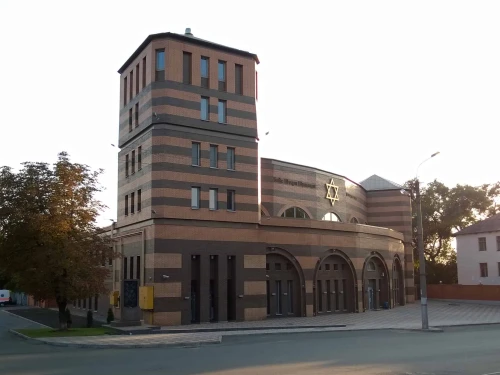 The synagogue of Kryvyi Rih, Ukraine, pictured here at sunset, Aug. 31, 2014. Photo by Andriy Khrabryy via Wikimedia Commons.