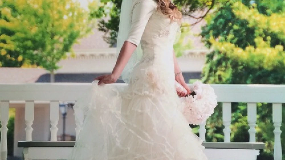 One of Fashion-Isha blogger Sharon Langert's favorite looks for an Orthodox-Jewish bride, from her recent post titled “Wedding Wednesday: The Real Wedding Dresses of the Frum and Fabulous.” Credit: Morris Antebi Photography.