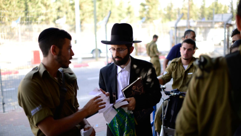 Men arrive at the IDF's Tel Hashomer induction center to join the Netzah Yehuda infantry battalion, July 30, 2015. Photo by Tomer Neuberg/Flash90.