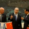 Israeli Prime Minister Benjamin Netanyahu (center) talks to China's Premier Li Keqiang (right) during a signing ceremony at the Great Hall of the People in Beijing on May 8, 2013. Photo: Avi Ohayon/GPO/Flash90.