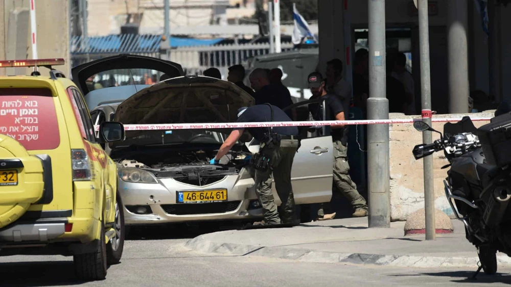 Police examine the terrorist's car at the Qalandia crossing, south of Ramallah, Sept. 21, 2023. Photo by Yoav Dudkevitch/TPS.