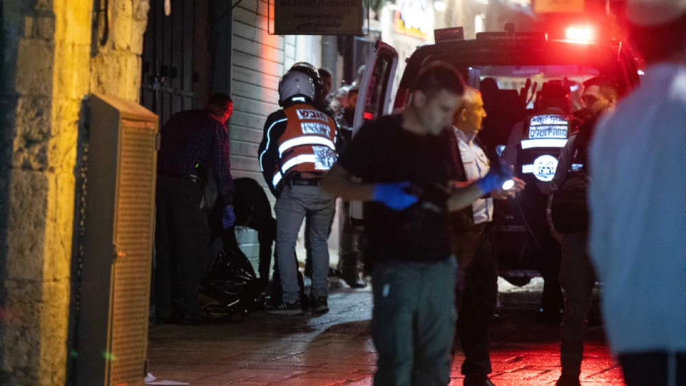 Police at the scene of a stabbing attack in Jerusalem's Old City, Nov. 17, 2021. Photo by Noam Revkin Fenton/Flash90.