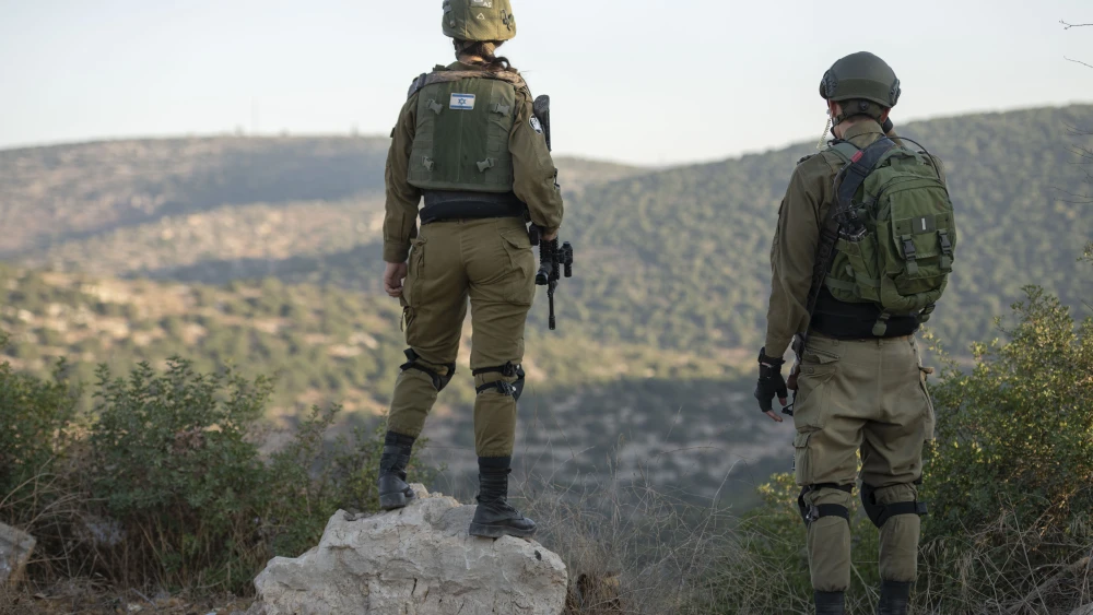 Israeli forces are searching for a man who fled the scene after stealing a gun from a home in the Israeli settlement of Alonei Shilo in the West Bank, Nov. 4, 2019. Photo by Sraya Diamant/Flash90.