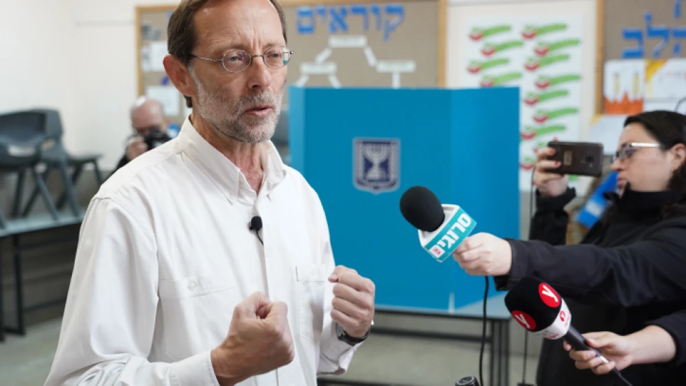 Zehut Party leader Moshe Feiglin casts his ballot during Israel's general election on April 9, 2019. Photo by Photo by Hillel Maeir/Flash90.