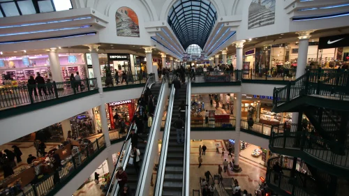 The Malha Mall in Jerusalem in 2009. One of seven malls built in Israel by David Azrieli, it has 260 stores on three levels. Photo by Yossi Zamir/Flash90.
