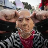 Anti-Netanyahu protesters outside the Jerusalem District Court where the Israeli prime minister's trial is being held, April 25, 2021. Photo by Olivier Fitoussi/Flash90.