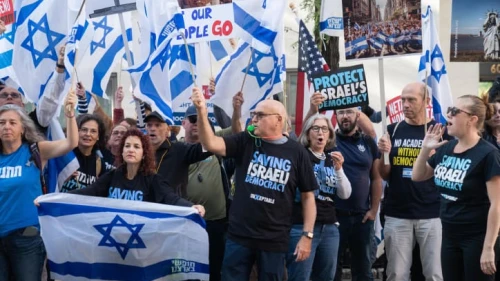 Anti-overhaul activists protest against the judicial overhaul and Israeli Prime Minister Benjamin Netanyahu during his visit in New York City for the U.N. General Assembly, Sept. 19, 2023. Photos by Luke Tress/Flash90.