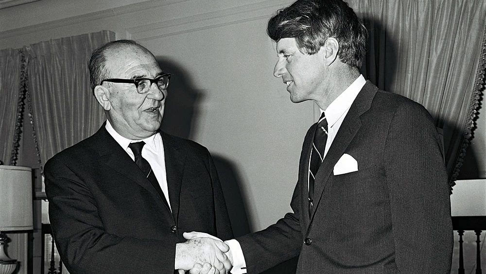 Israeli Prime Minister Levi Eshkol, left, with Robert F. Kennedy in January 1964. Credit: David Eldan, GOP.