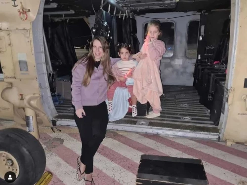 Freed hostage Doron Asher-Katz and her daughters, aged 4 and 6, leaving an Israeli Air Force helicopter, Nov. 24, 2023. Source: doronkatzasher/Instagram.