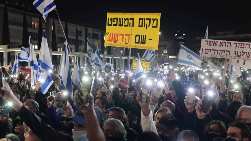 Israelis protest at Habima Square in Tel Aviv, demanding the establishment of a state commission of inquiry into the Pegasus phone hacking affair, Jan. 17, 2022. Photo by Tomer Neuberg/Flash90.