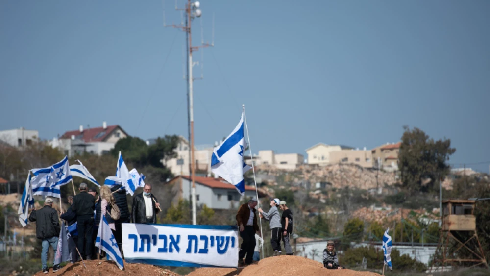 "Evyatar Yeshiva," the sign reads as residents demand to return to the Evyatar outpost, near Nablus, Feb. 18, 2022. Photo by Sraya Diamant/Flash90.