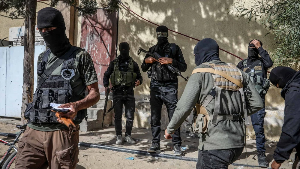 Masked members of Hamas