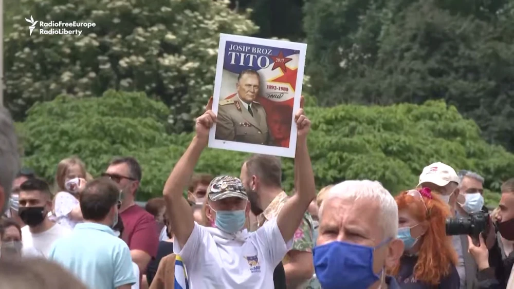 A protest in Sarajevo against a Mass honoring Croatia's Nazi collaborators during World War II, on May 16, 2020. Screenshot.