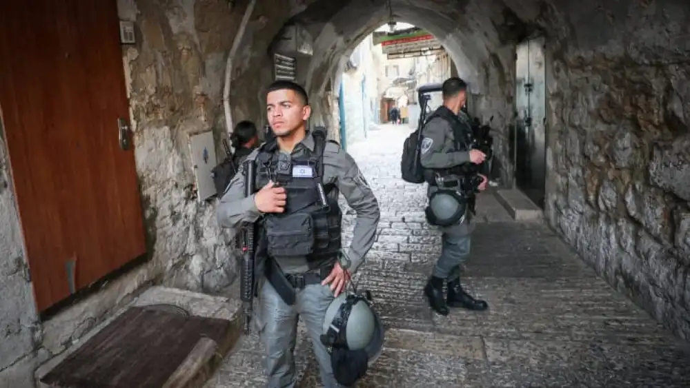 Israeli border police near the scene of a stabbing attack, in Jerusalem's Old City, April 30, 2024. Photo by Jamal Awad/Flash90.